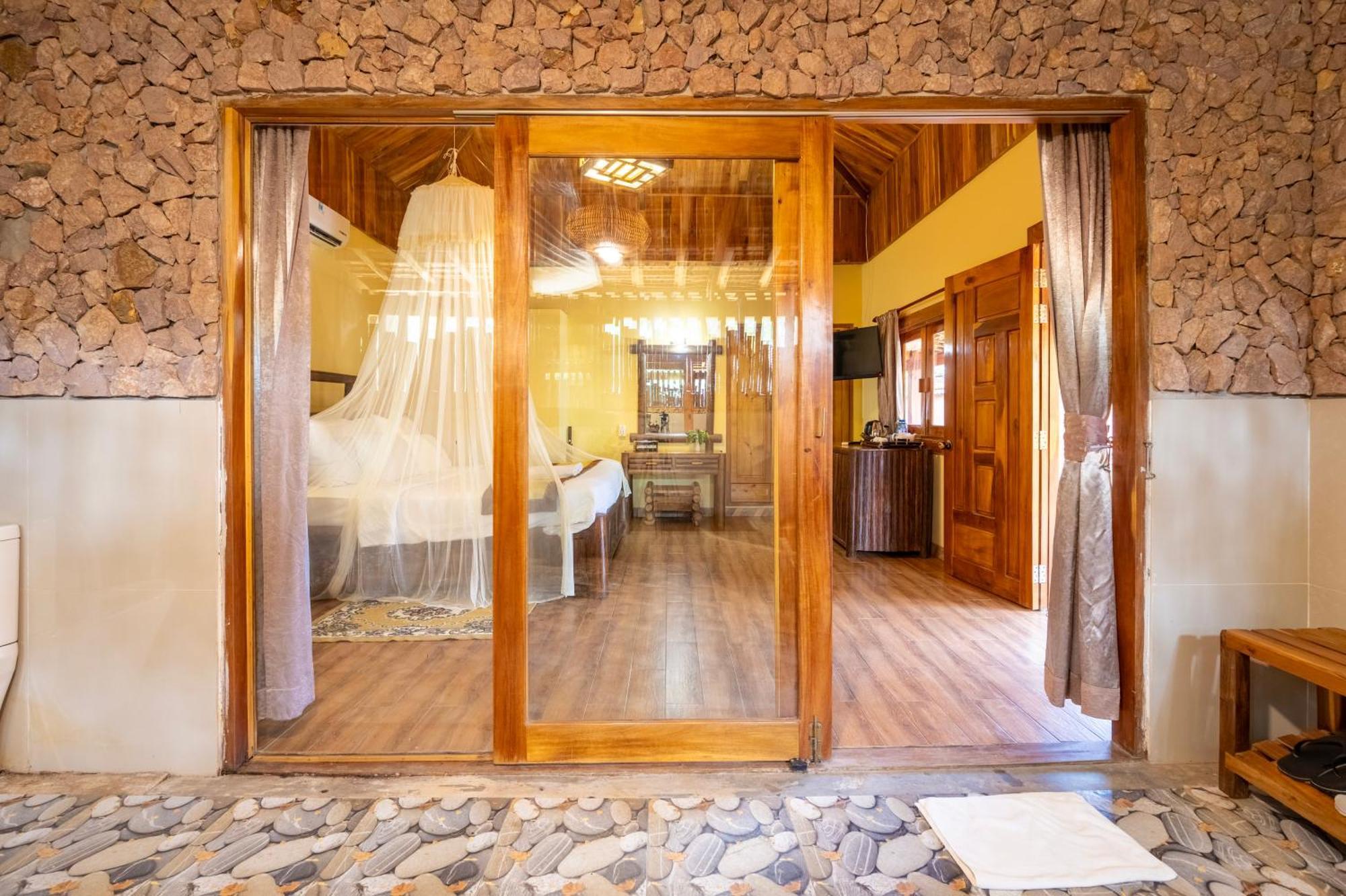 Chez Carole Beach Resort Дуонг-Донг Экстерьер фото