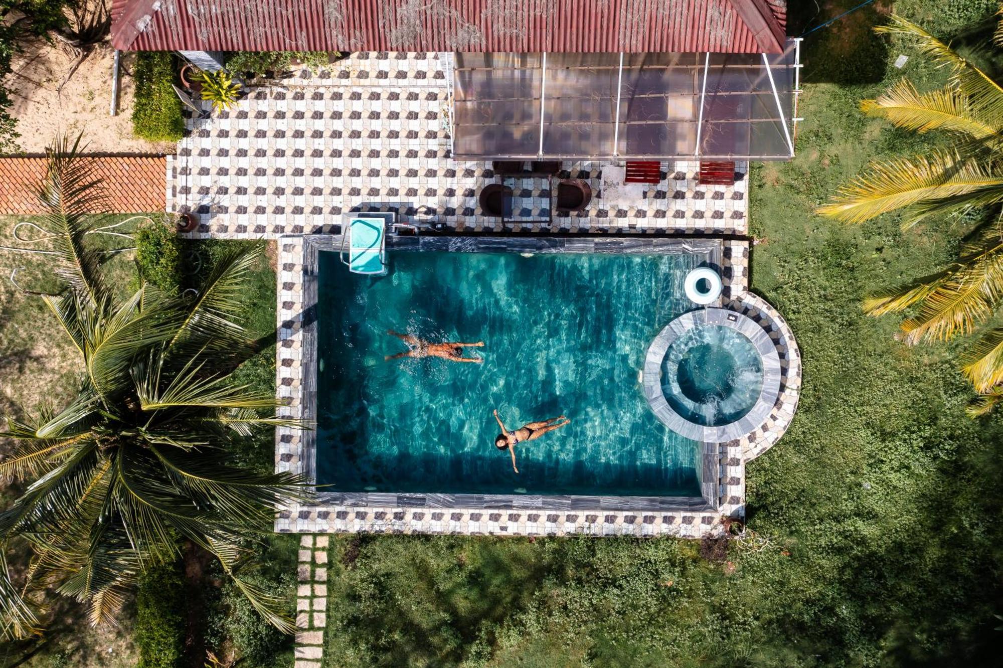 Chez Carole Beach Resort Дуонг-Донг Экстерьер фото